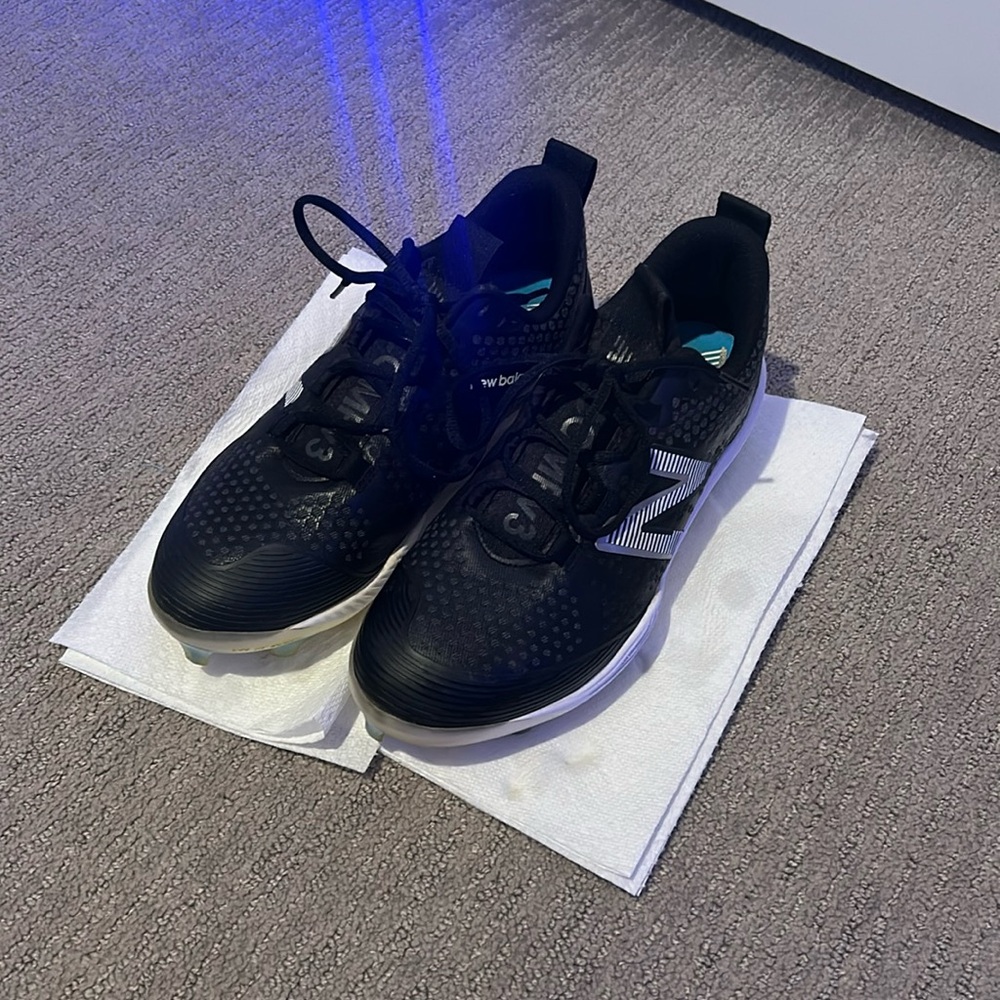 New balance men’s Fuelcell V3 Baseball cleats